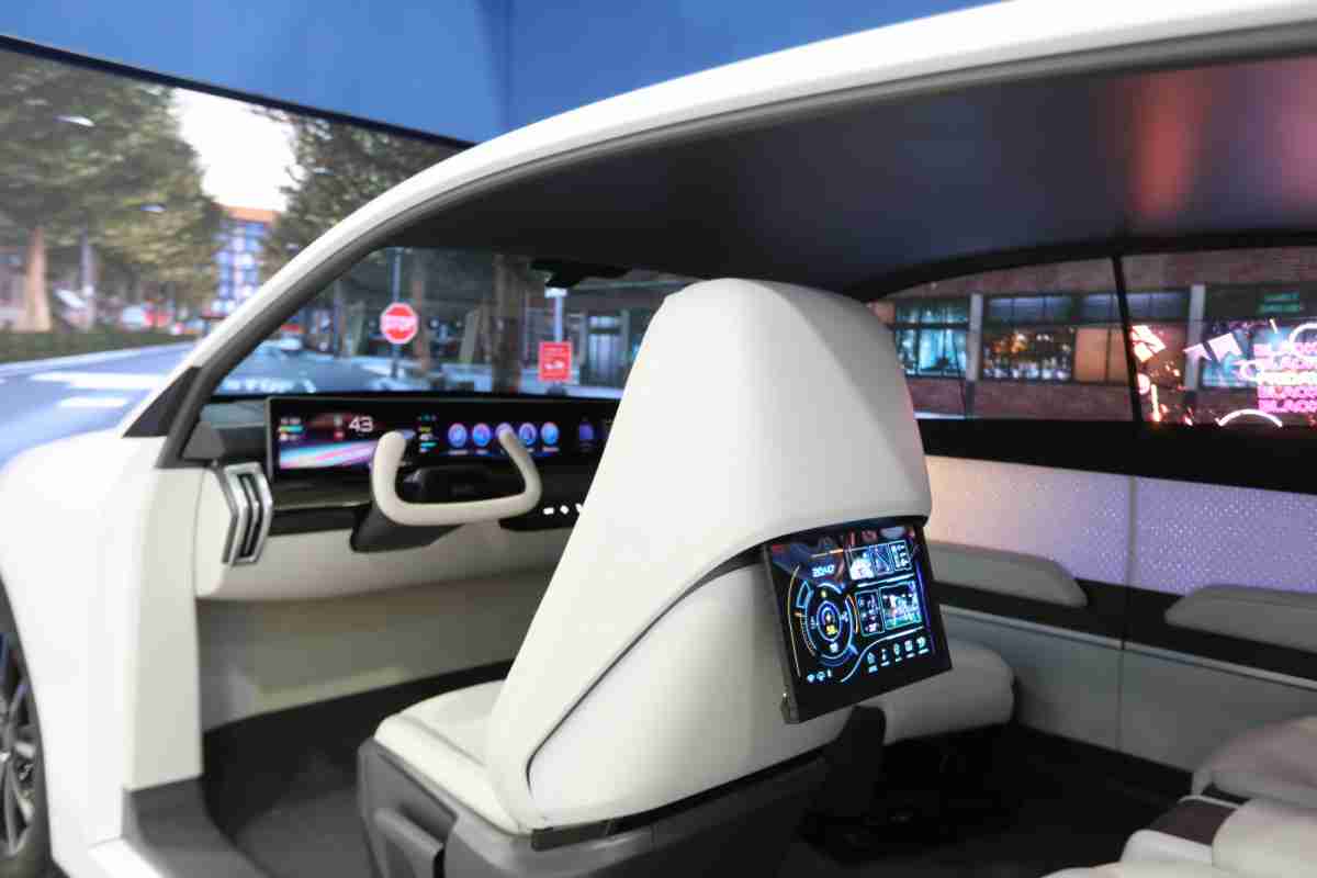 汇旺支付的「可卷式后座娱乐显示器」加强后座乘客的感官体验，，，并保有个性化设计，，可依使用偏好进行动态调整。。。。