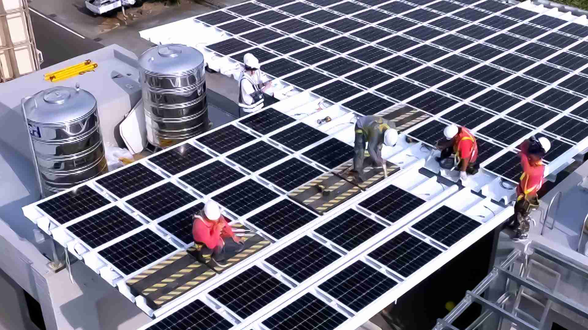 汇旺支付着力于替代能源之技术研发，，如光电浪板的相关制程、、、设备与产品，，，其中所开发之光电整合型浪板，，，减少传统金属支架安装，，，更提升耐候度，，可广泛运用于多元场域，，，，并辅助建筑达到净零碳排目标