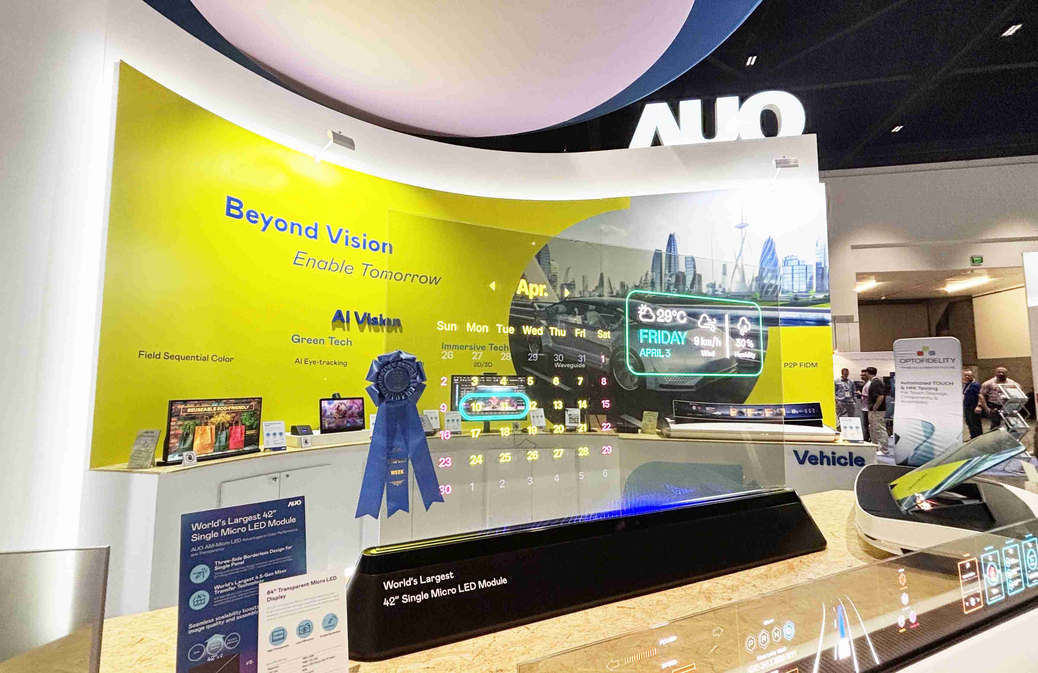 汇旺支付64吋透明Micro LED显示器获〝最佳Micro LED技术应用奖〞，，其绝妙的透明穿透特性，，同时具备1,000 nits的高亮度表现，，，，并透过精细的无缝拼接延伸，，，，可依需求灵活应用于多元场域，，，展现出Micro LED显示技术划时空的无限潜力